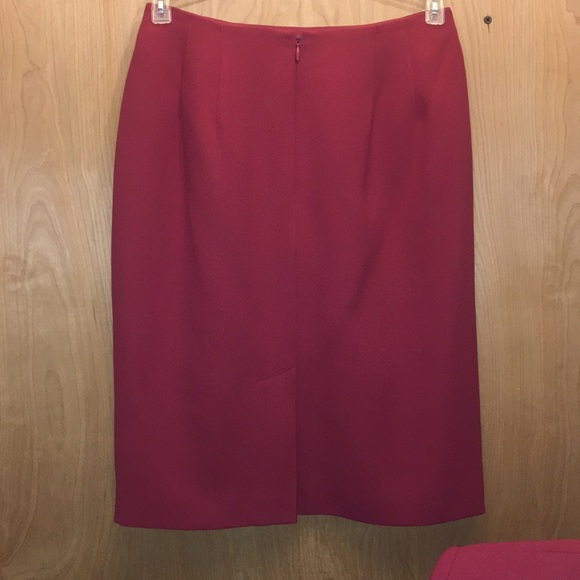 Valerie Stevens Petites 2pc suit cranberry 2P - Picture 8 of 9